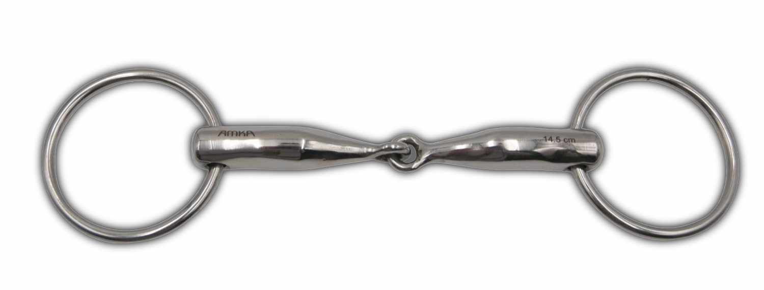 Gebiss aus Metall mit zwei Ringen und einem Mittelstück. Das Produkt ist aus Metall gefertigt.