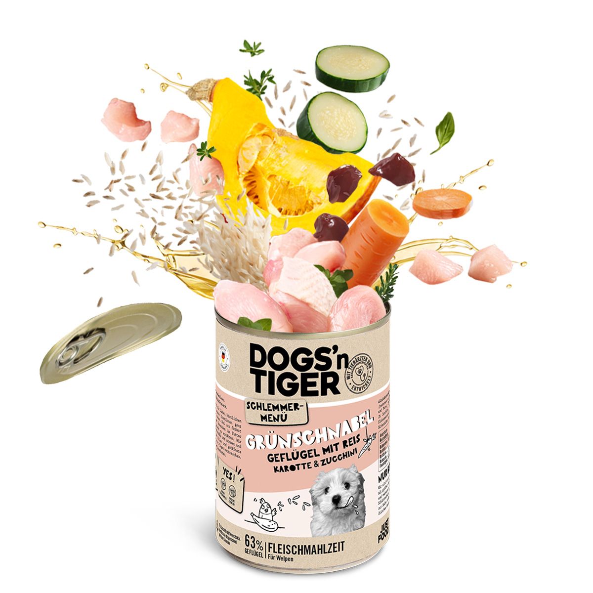 Hundefutter-Dose mit Zutaten, die aus der Dose kommen. Auf der Dose steht: Dogs'n Tiger, Grünschnabel, Geflügel mit Reis, Karotte & Zucchini.