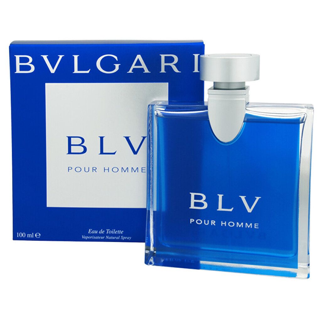 Blaues Parfümflakon mit silbernem Verschluss und blauer Verpackung. Aufschrift: BLV POUR HOMME, 100 ml.