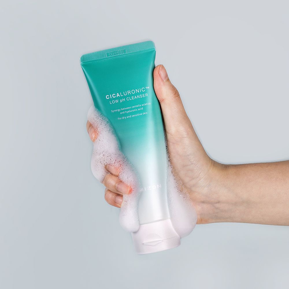 MIZON Cicaluronic Low pH Hydrating Cleanser