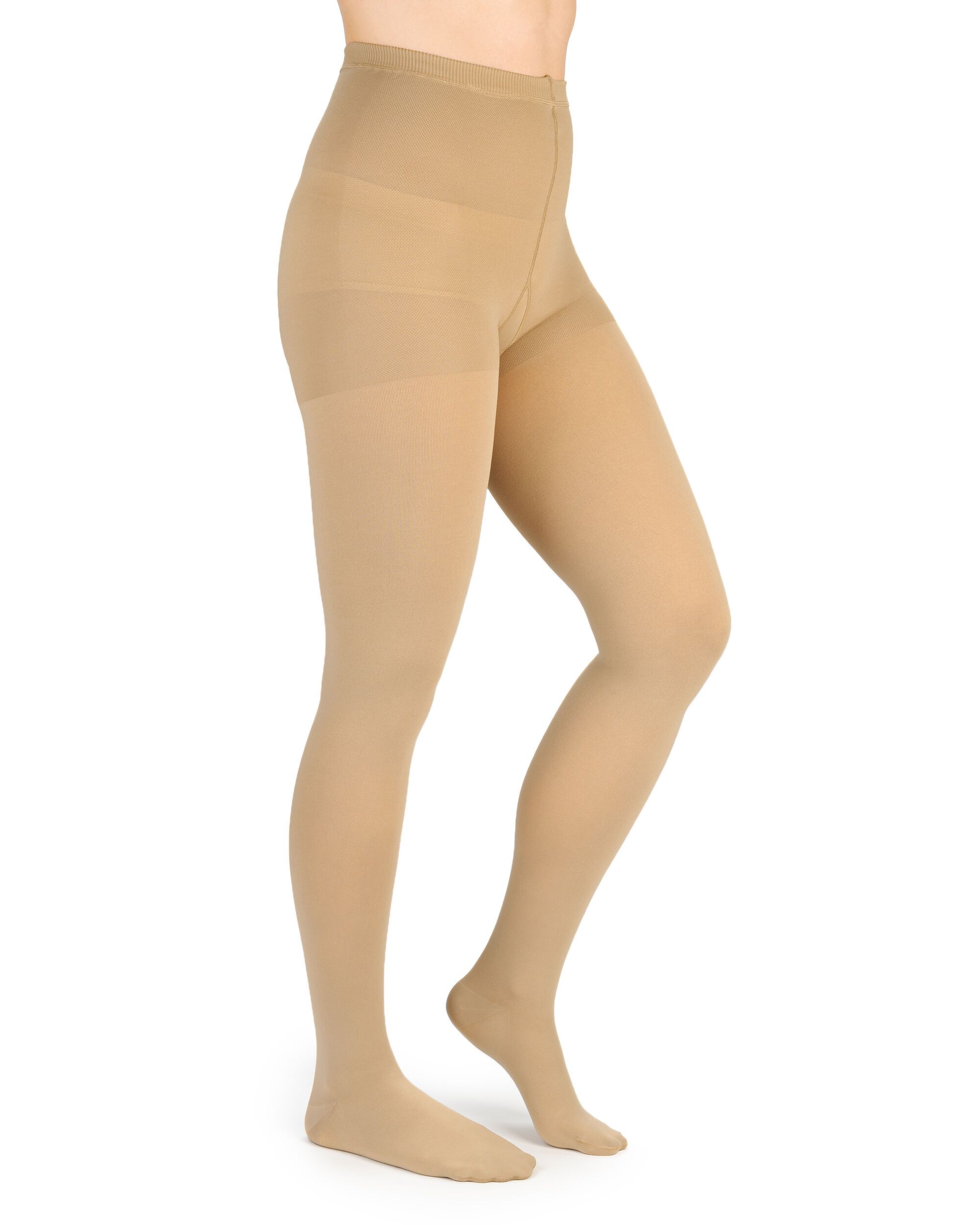 Hautfarbene Kompressionsstrumpfhose. Blick von der Seite, die Strumpfhose bedeckt die Beine bis zum Fuß. Nahtlose Verarbeitung.