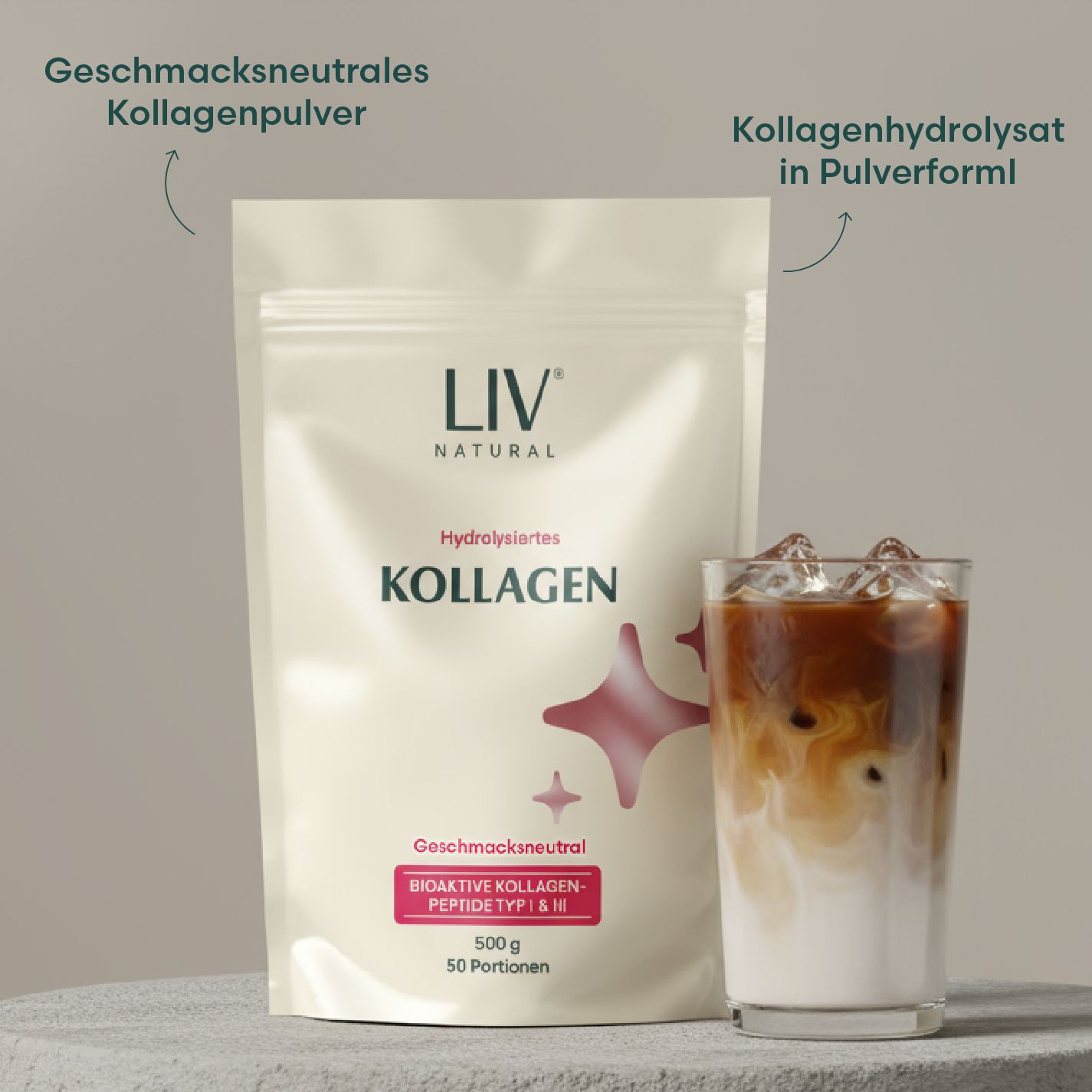 Beutel mit Kollagenpulver und Glas mit Getränk. LIV NATURAL, hydrolysiertes Kollagen, 50 Portionen.