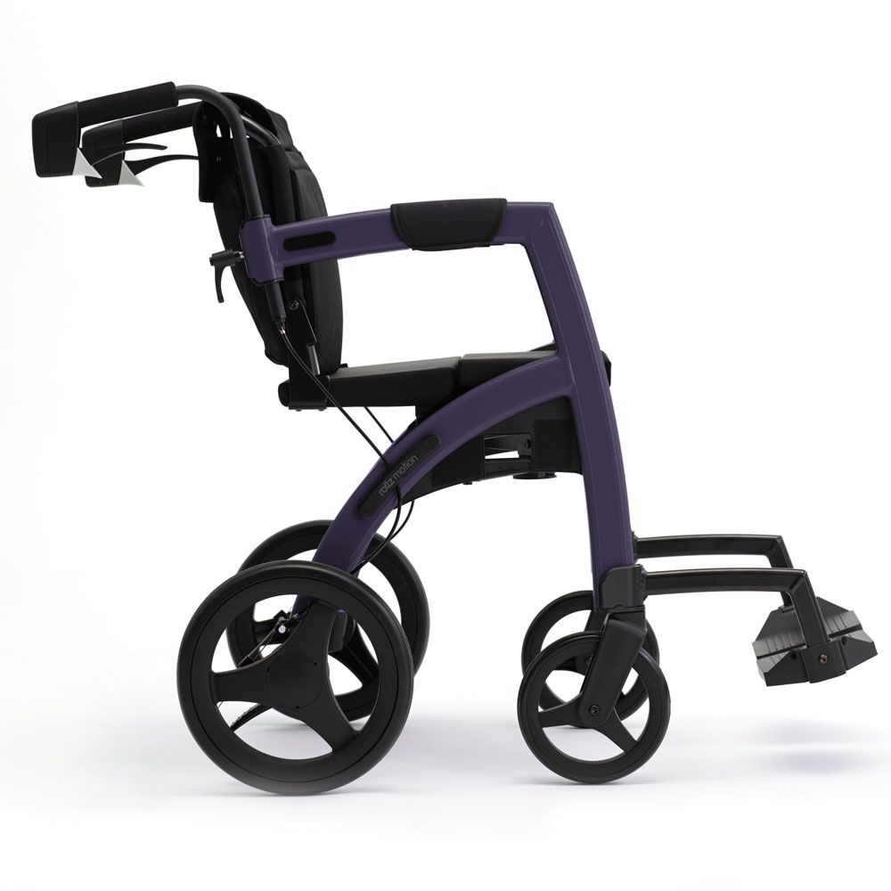 Rollator-Rollstuhl, violett, mit vier Rädern. Seitliche Ansicht. Schwarze Griffe und Räder. Sitzfläche, Rückenlehne und Fußstütze.