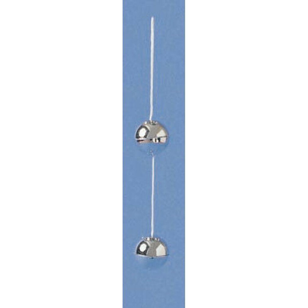 Zwei silberfarbene Kugeln, durch eine Schnur verbunden. Jede Kugel hat eine halbkugelförmige Form und eine Schnur.