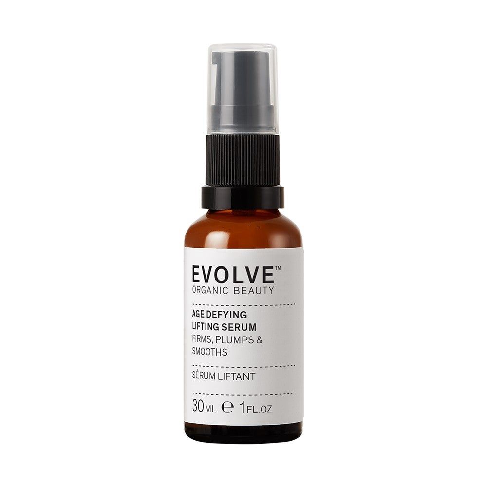 Braune Glasflasche mit schwarzem Pumpkopf. Aufschrift: Evolve Organic Beauty Age Defying Lifting Serum. Volumen: 30ml.