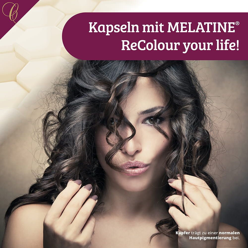 Porträt einer Frau mit lockigem Haar. Text: Kapseln mit MELATINE®, ReColour your life! Kupfer trägt zu normaler Hautpigmentierung bei.