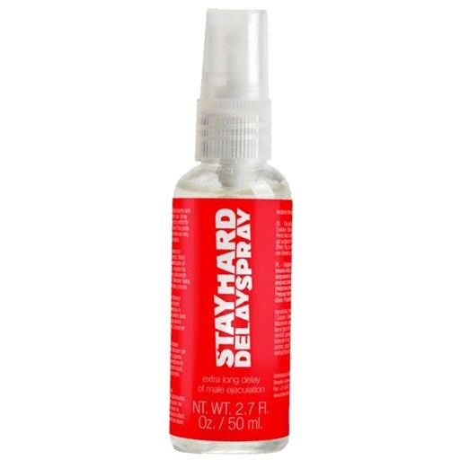 Transparente Sprühflasche mit rotem Etikett. Aufschrift: STAY HARD DELAYSPRAY. Enthält 50 ml. Extra lange Verzögerung der männlichen Ejakulation.