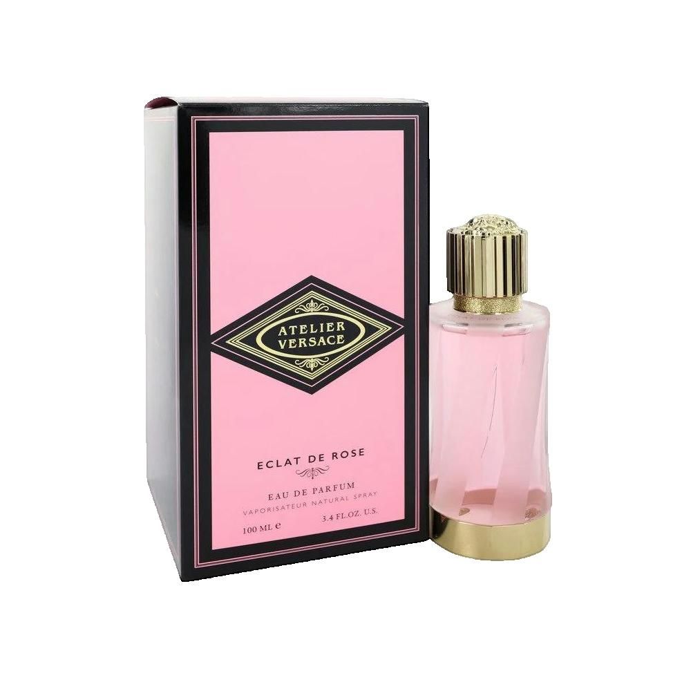 Rosa Parfumflasche und Verpackung. Schwarzer Rahmen, rosa Hintergrund. Goldener Deckel. Aufschrift: Atelier Versace, Éclat de Rose.