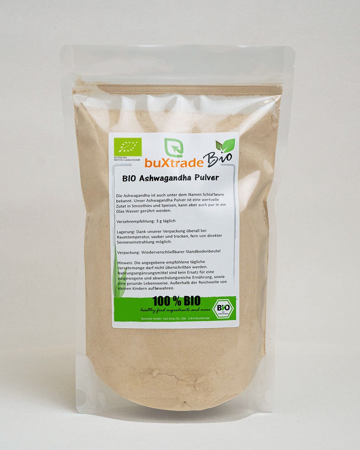 Ein Standbodenbeutel mit der Aufschrift 'buxtrade Bio Ashwagandha Pulver' und Bio-Siegel.