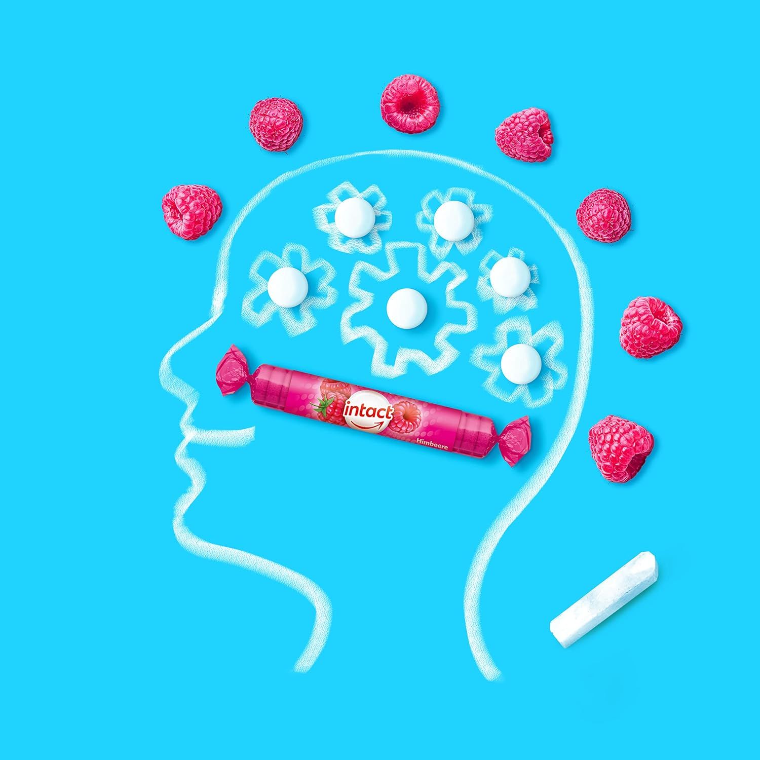 Eine Zeichnung eines Kopfes mit Himbeeren und Tabletten. Eine Rolle Traubenzucker liegt im Kopf. Kreide liegt daneben.