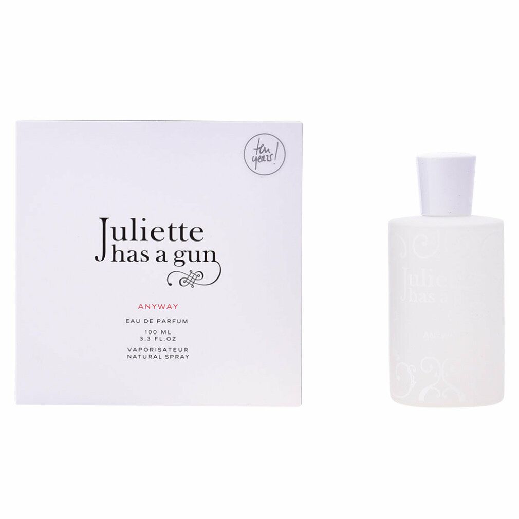 Weiße Schachtel und Flakon. Auf der Schachtel steht "Juliette has a gun Anyway". Der Flakon ist weiß mit weißem Verschluss.