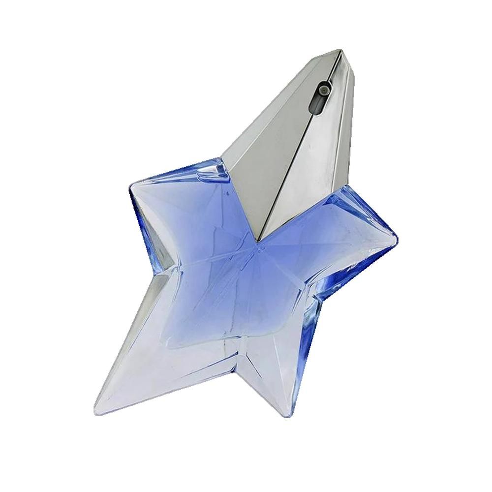 Blaues Parfüm in sternförmiger Flasche mit silberfarbenem Verschluss. Klare, facettenreiche Glasform.