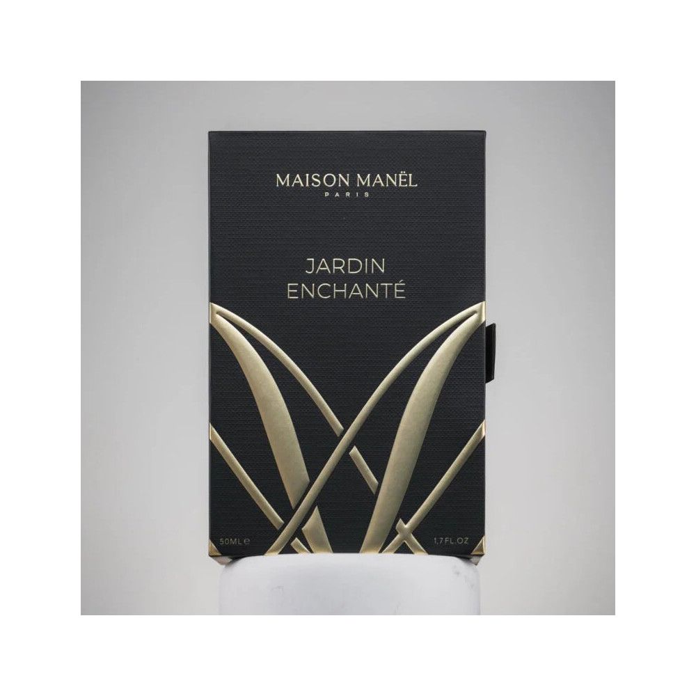 Schwarze Verpackung mit goldenem Dekor. Text: Maison Manel Paris, Jardin Enchanté.