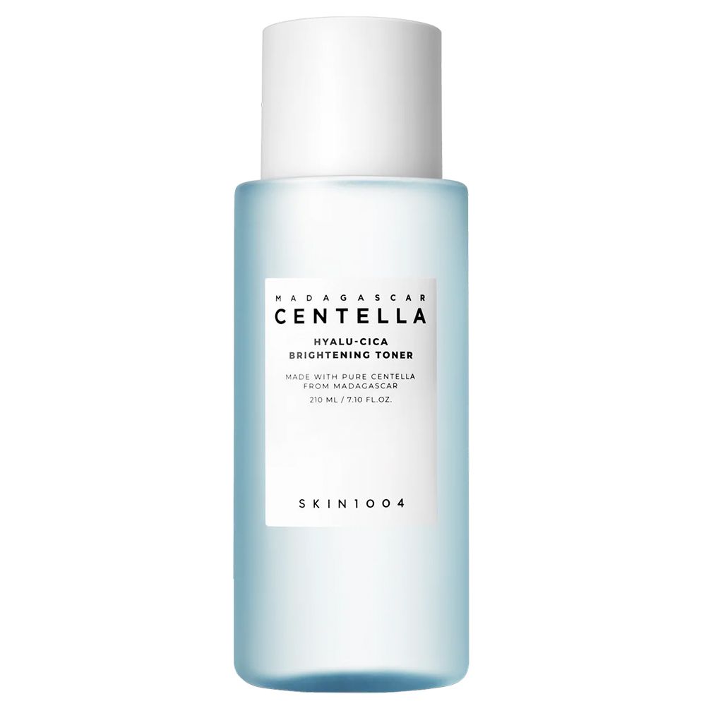 SKIN1004 Hyalu-Cica Brightening Toner in mattblauem Flakon mit weißem Verschluss.