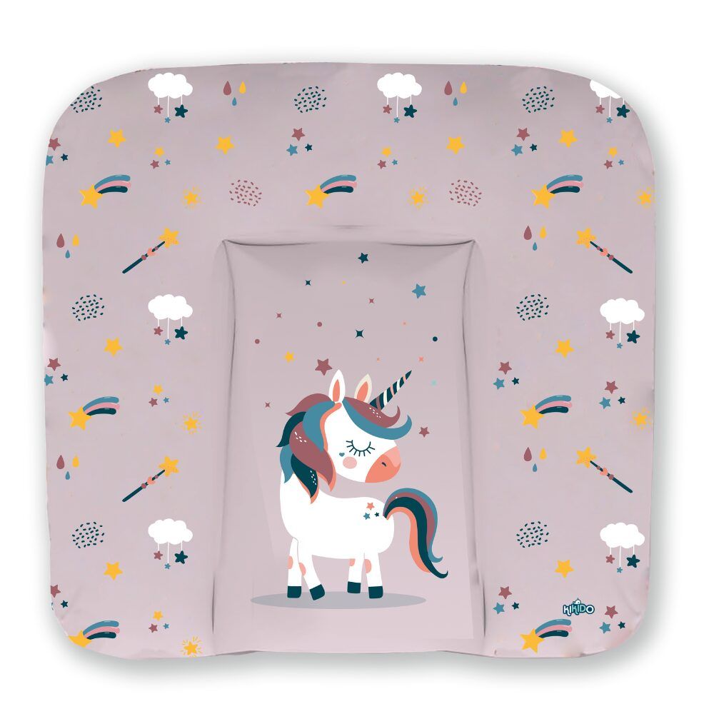 Fascia-Matratze mit Einhorn-Motiv. Rosa Grundfarbe mit Sternen, Wolken und Zauberstäben. Abgerundete Form.