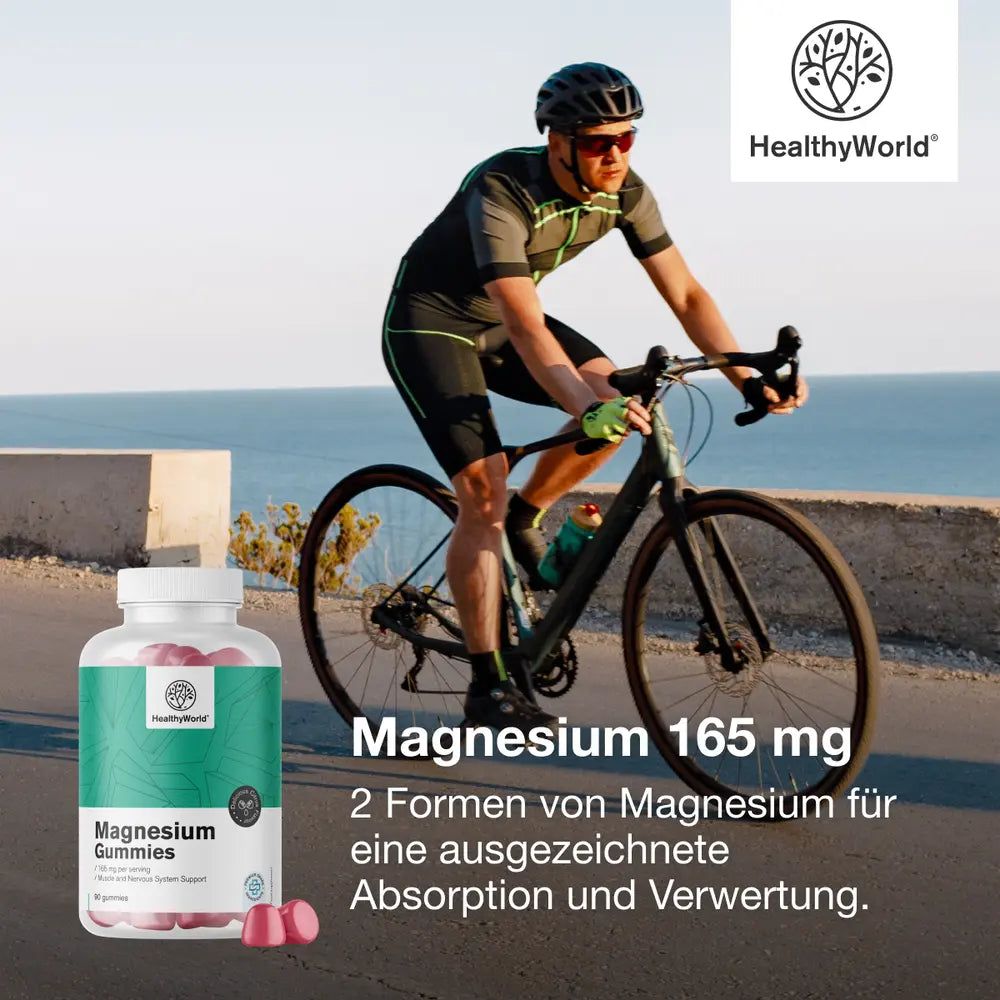 Mann fährt Fahrrad. Flasche Magnesium Gummies daneben. Text: Magnesium 165 mg, 2 Magnesiumformen für Absorption und Verwertung.