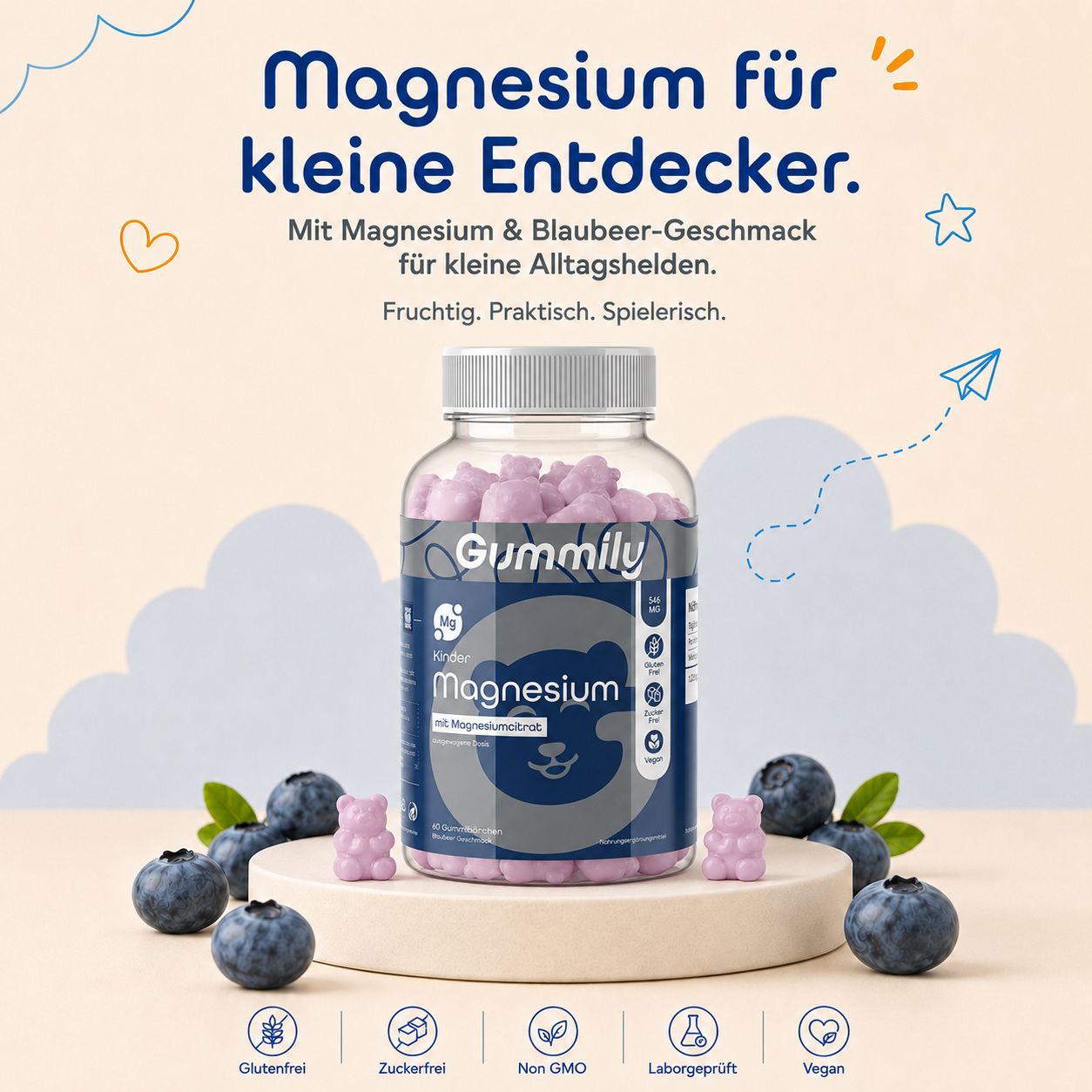 Gummily Kinder Magnesium Gummibärchen Behälter umgeben von Blaubeeren und Gummibärchen.