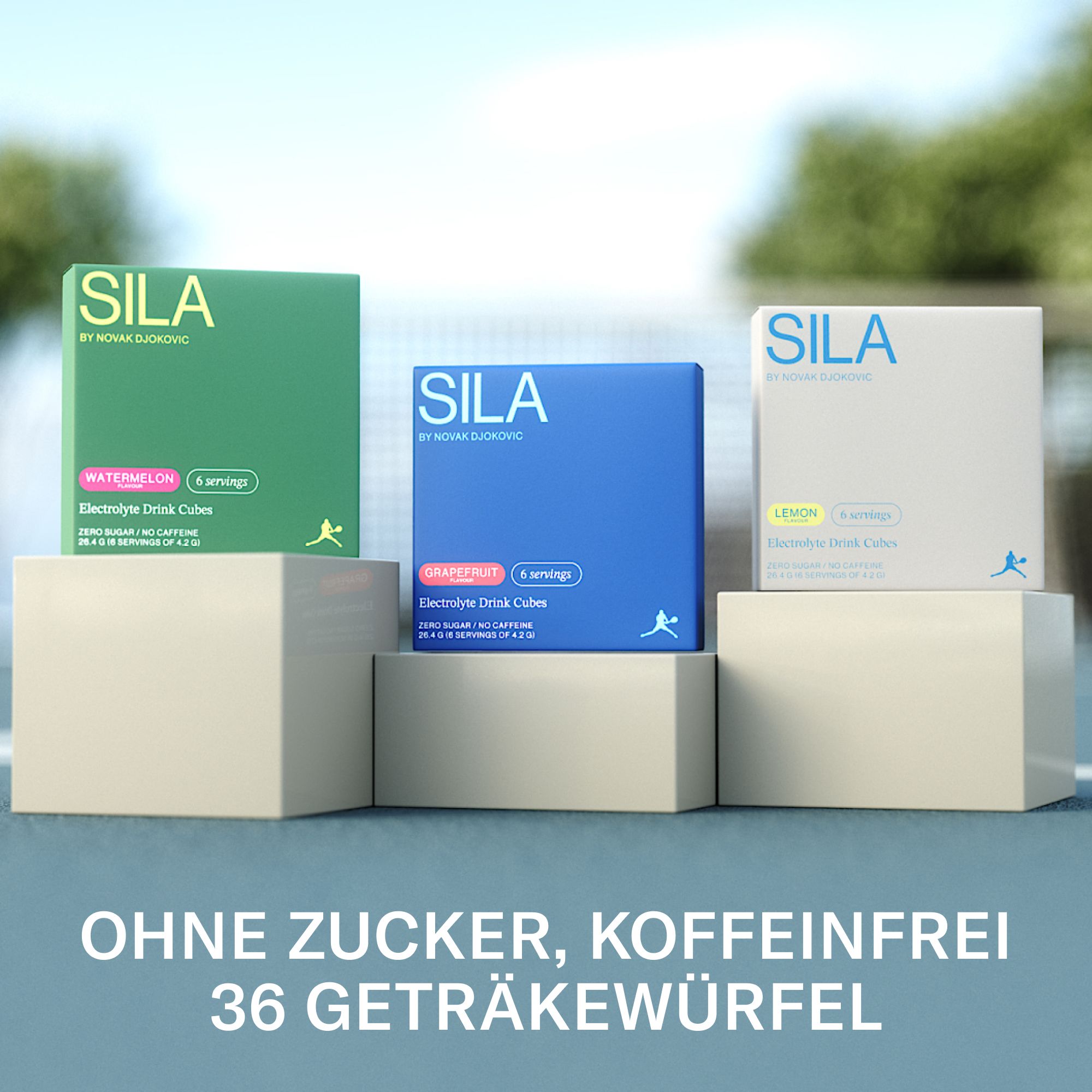 Drei SILA-Boxen auf Podesten. Text: Ohne Zucker, Koffeinfrei, 36 Getränkewürfel. Verschiedene Geschmacksrichtungen.