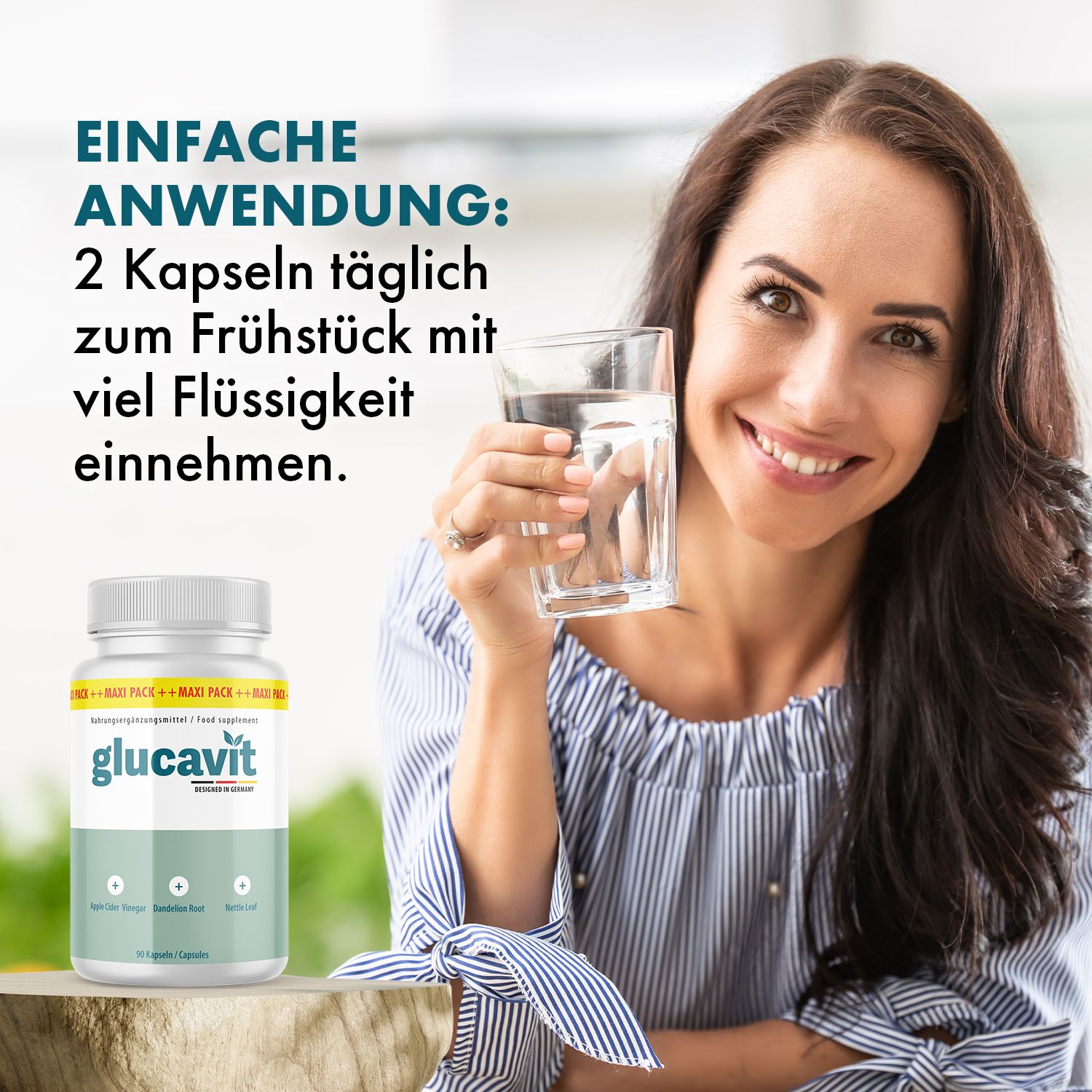Frau hält Glas Wasser, daneben Glucavit Kapseln-Flasche. Text: Einfache Anwendung: 2 Kapseln täglich zum Frühstück mit viel Flüssigkeit einnehmen.