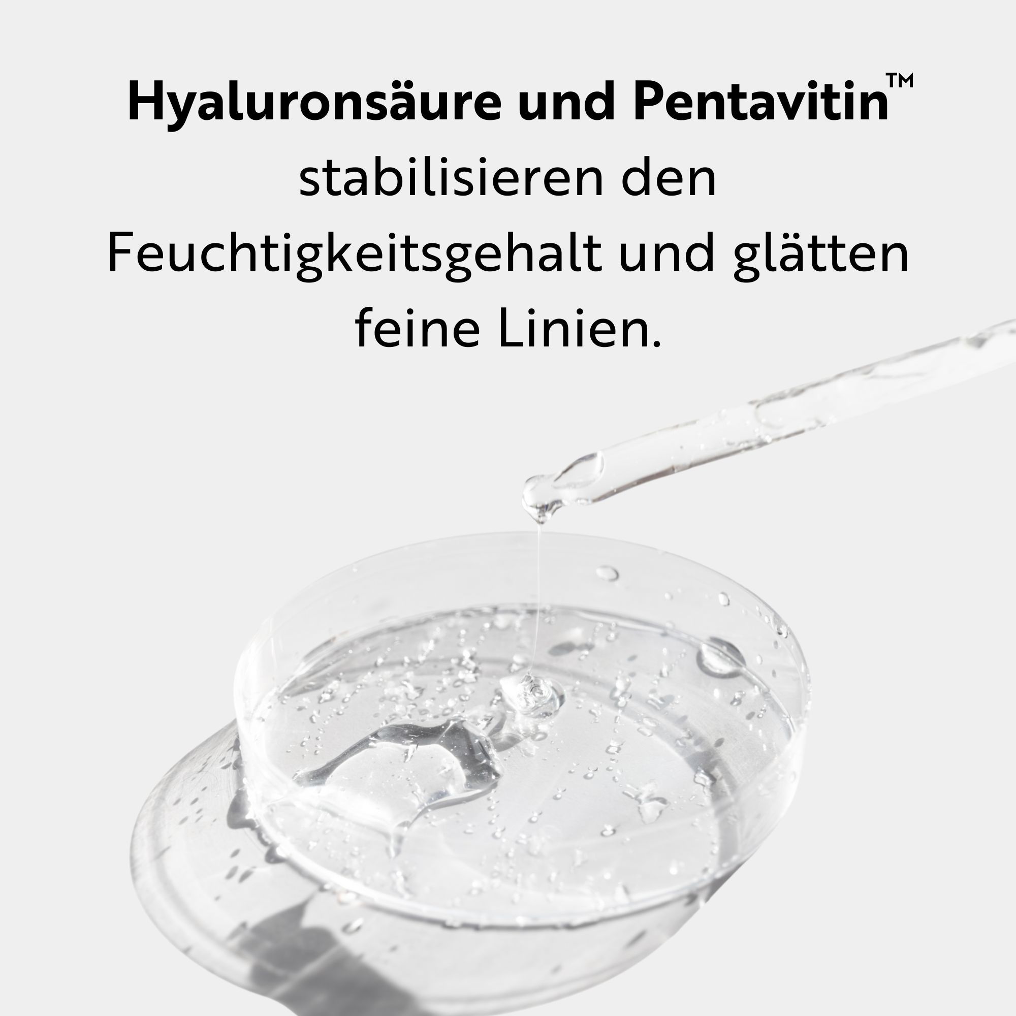 Text: Hyaluronsäure und Pentavitin stabilisieren den Feuchtigkeitsgehalt und glätten feine Linien.