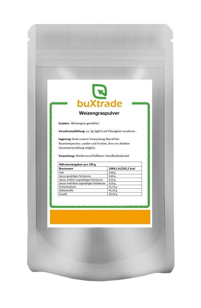 Weizengraspulver-Beutel mit Produktinformationen. Marke: buXtrade. Grün-weißes Etikett mit Nährwertangaben.