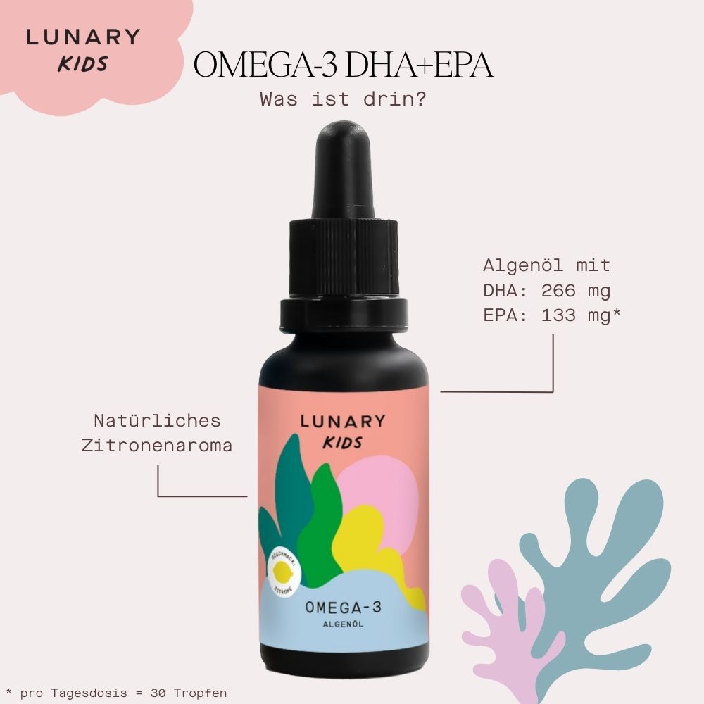 Braune Flasche mit Tropfer. Etikett mit Produktnamen, Inhaltsstoffen und Dosierung. Text: Omega-3 Algenöl, DHA, EPA. Natürliches Zitronenaroma.