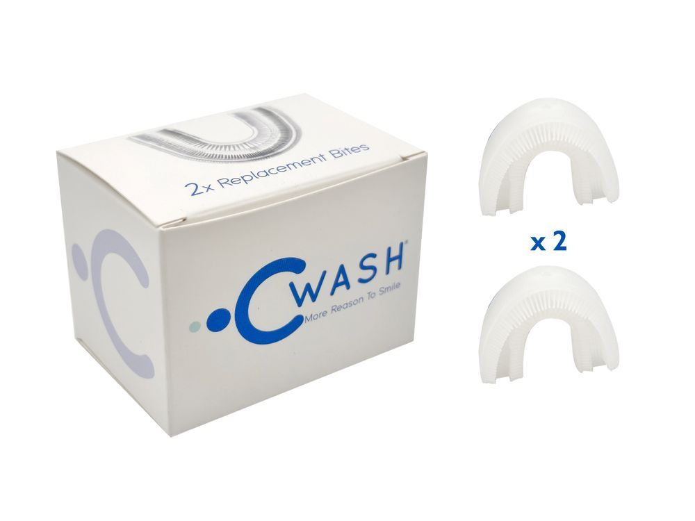Verpackung mit zwei Ersatzbisschienen. Aufschrift 'CWASH'. Zwei Ersatzbisschienen daneben.