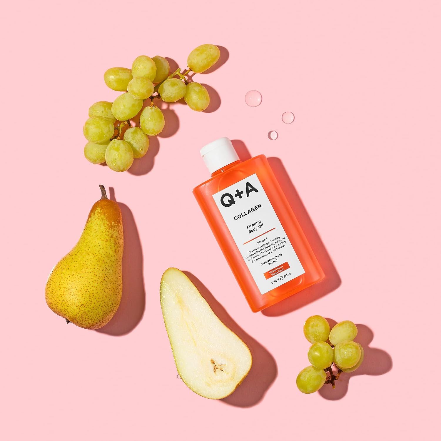 Q+A Collagen Firming Body Oil in orangefarbener Flasche, 150 ml, mit Früchten.