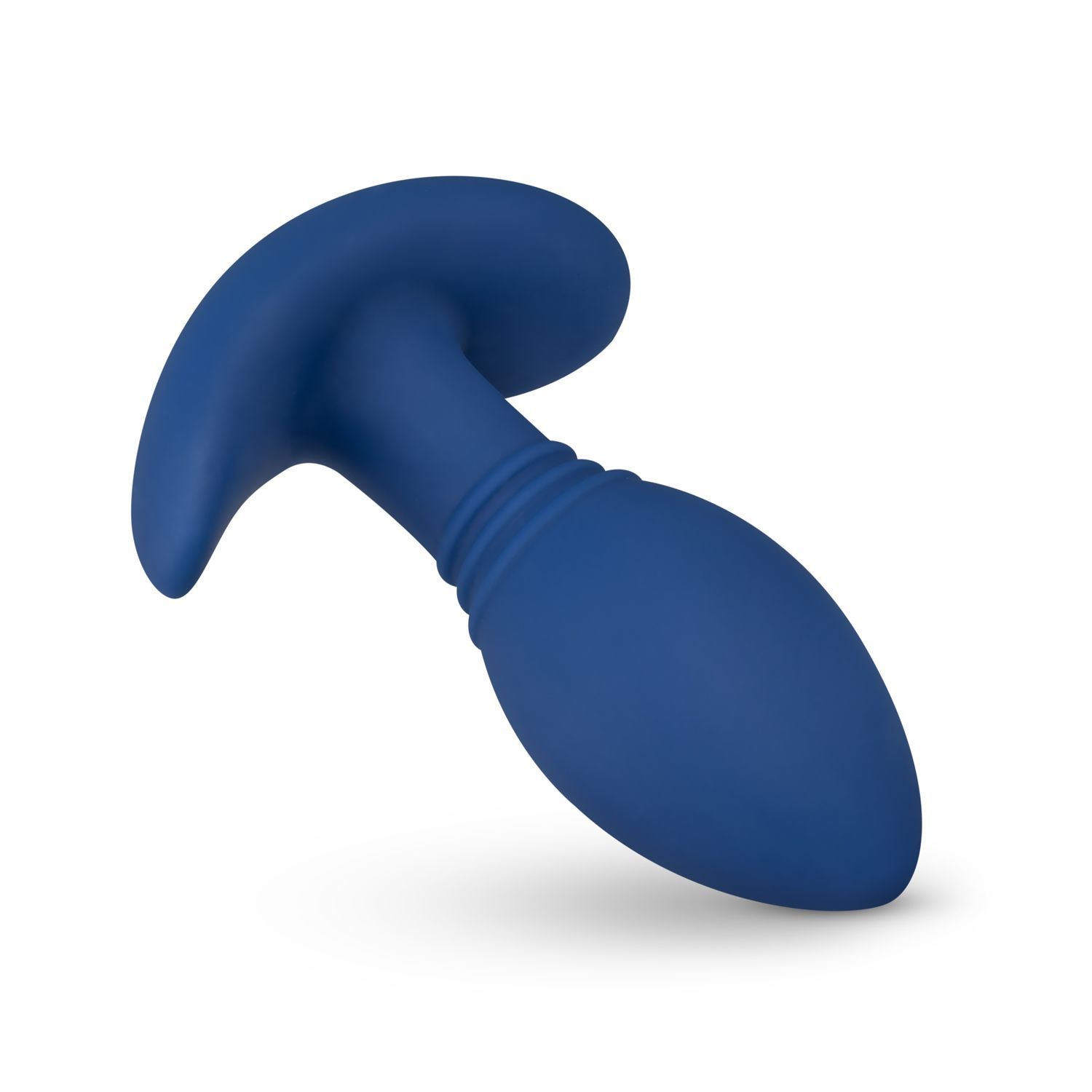 Blauer Analplug, abgerundete Form mit geriffelter Basis und gebogenem Griff. Perspektivische Ansicht.