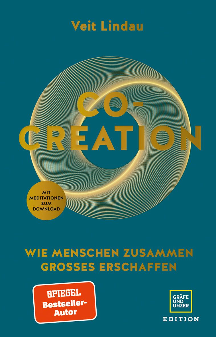 Buchcover mit Titel "CO-CREATION". Autor: Veit Lindau. Goldener Schriftzug auf blauem Hintergrund. Mit Bestseller-Autor-Label.