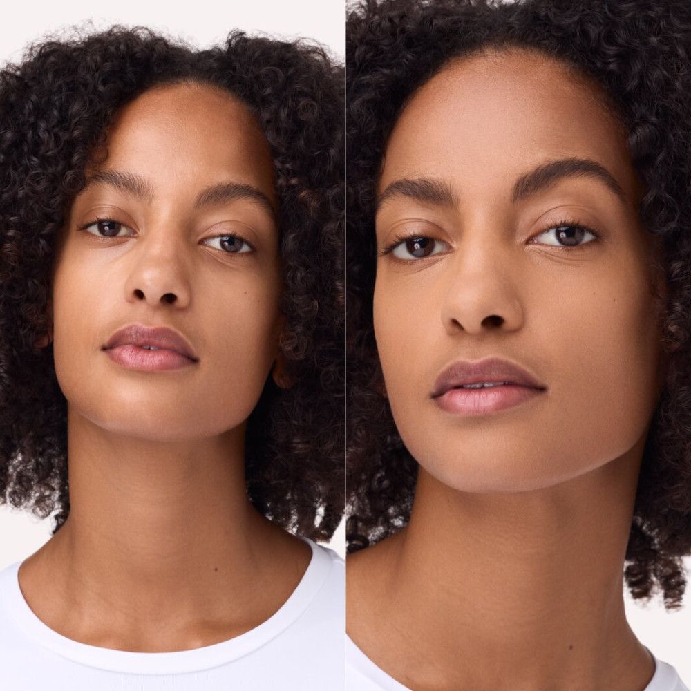 Zwei Porträts einer Frau. Links ungeschminkt, rechts mit Make-up. Beide zeigen die gleiche Person mit dunklen Haaren.