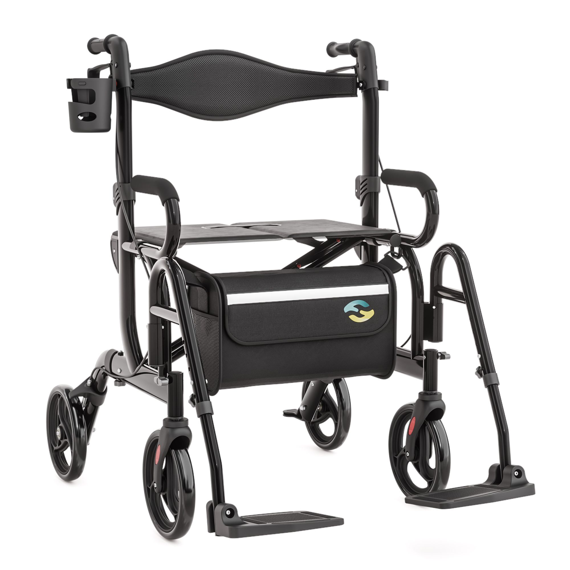 Schwarzer Rollator mit Sitz, Rückenlehne, Becherhalter und großer Tasche. Mit Fußstützen und vier Rädern.