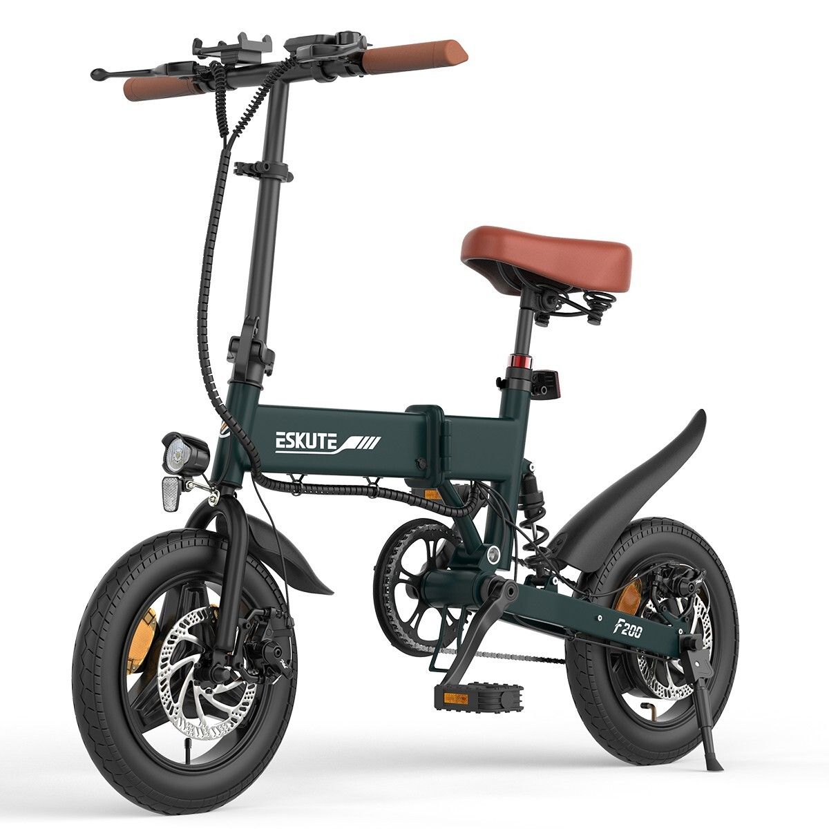 Grünes ESKUTE F200 E-Bike. Brauner Sattel und Lenkergriffe. Schwarze Schutzbleche und Reifen. Scheibenbremsen. F200-Schriftzug.