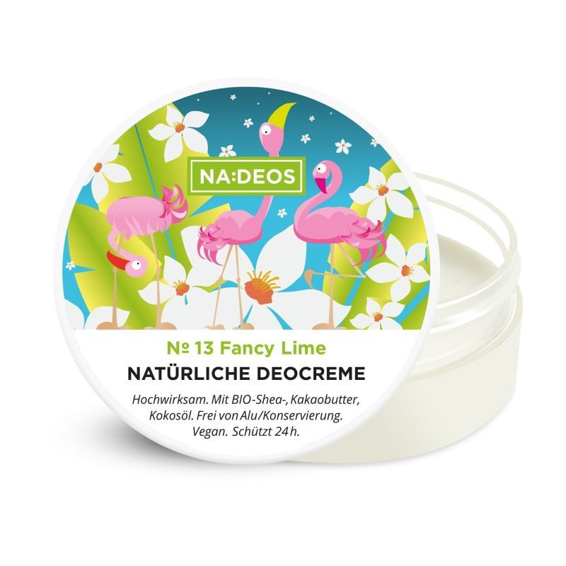 Deocreme im transparenten Tiegel. Auf dem Deckel: Logo NA:DEOS, Flamingos, Blüten. Text: Nr. 13 Fancy Lime, Natürliche Deocreme. Vegan, schützt 24h.