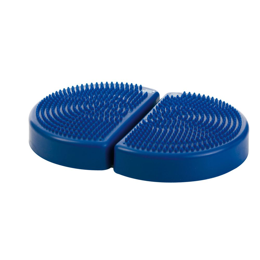 Zwei blaue, halbrunde TOGU Aero Step XL® Balance-Pads mit Noppen. Kunststoff. Auf weißem Hintergrund.