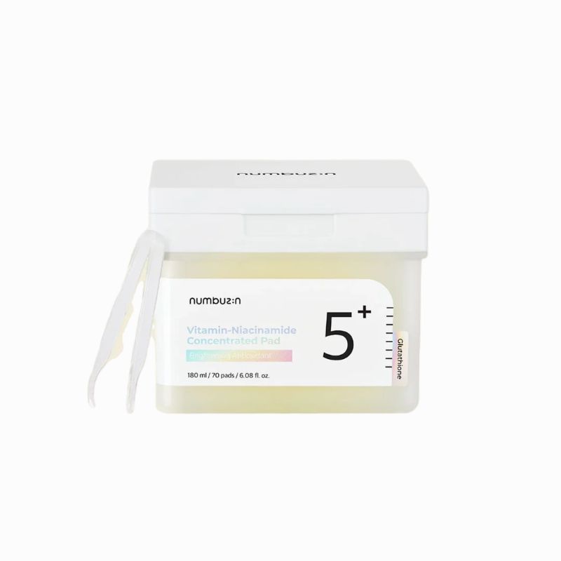 Behälter mit Toner Pads und Pinzette. Aufschrift: NUMBUZIN, 5+. Produktname. Zubehör.