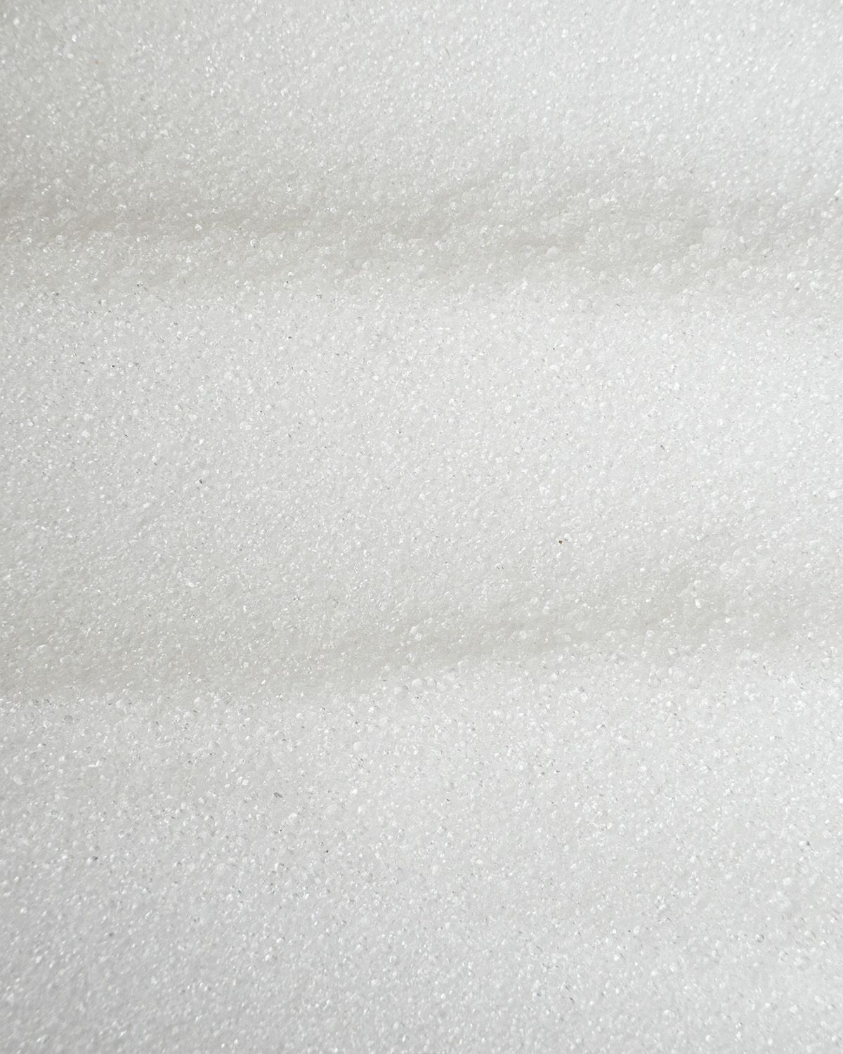 Nahaufnahme von feinem, weißem Erythritol-Kristallpulver.