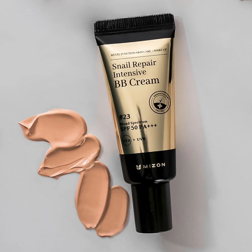 Creme-Tube mit Farbtupfern. Aufschrift: Snail Repair Intensive BB Cream #23. Marke Mizon.