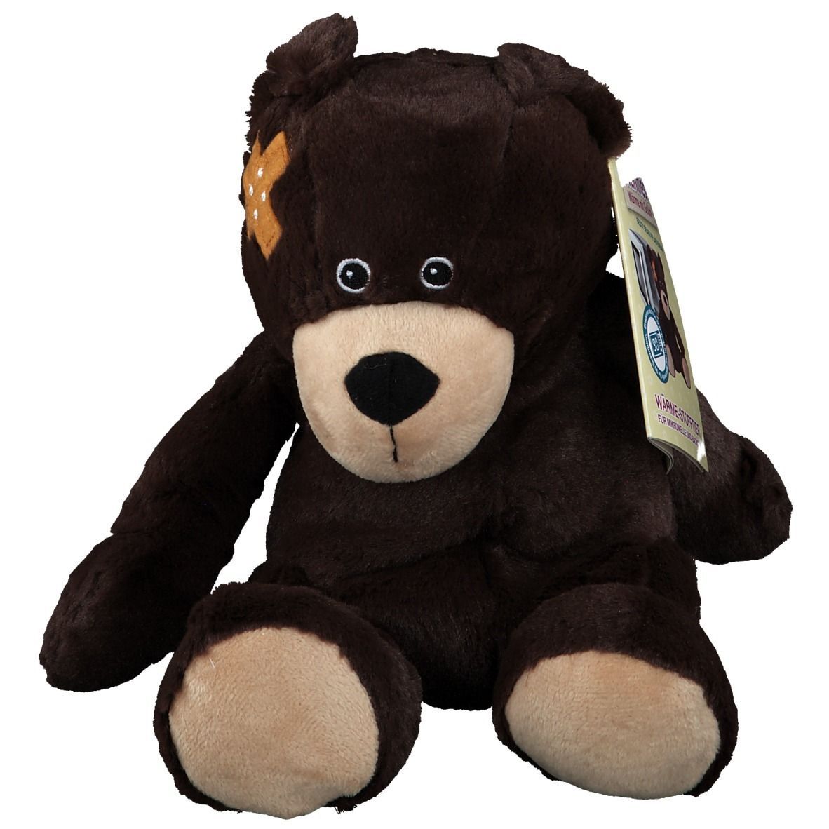 Brauner Teddybär mit Pflaster auf dem Kopf. Schwarze Augen und Nase. Anhänger mit Produktinformationen.