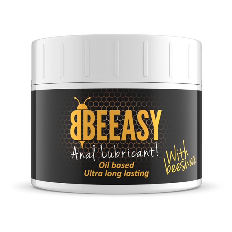 Runde, weiße Dose mit schwarzem Etikett. Aufschrift: BEEASY, Anal Lubricant!, Oil based, Ultra long lasting, With beeswax.