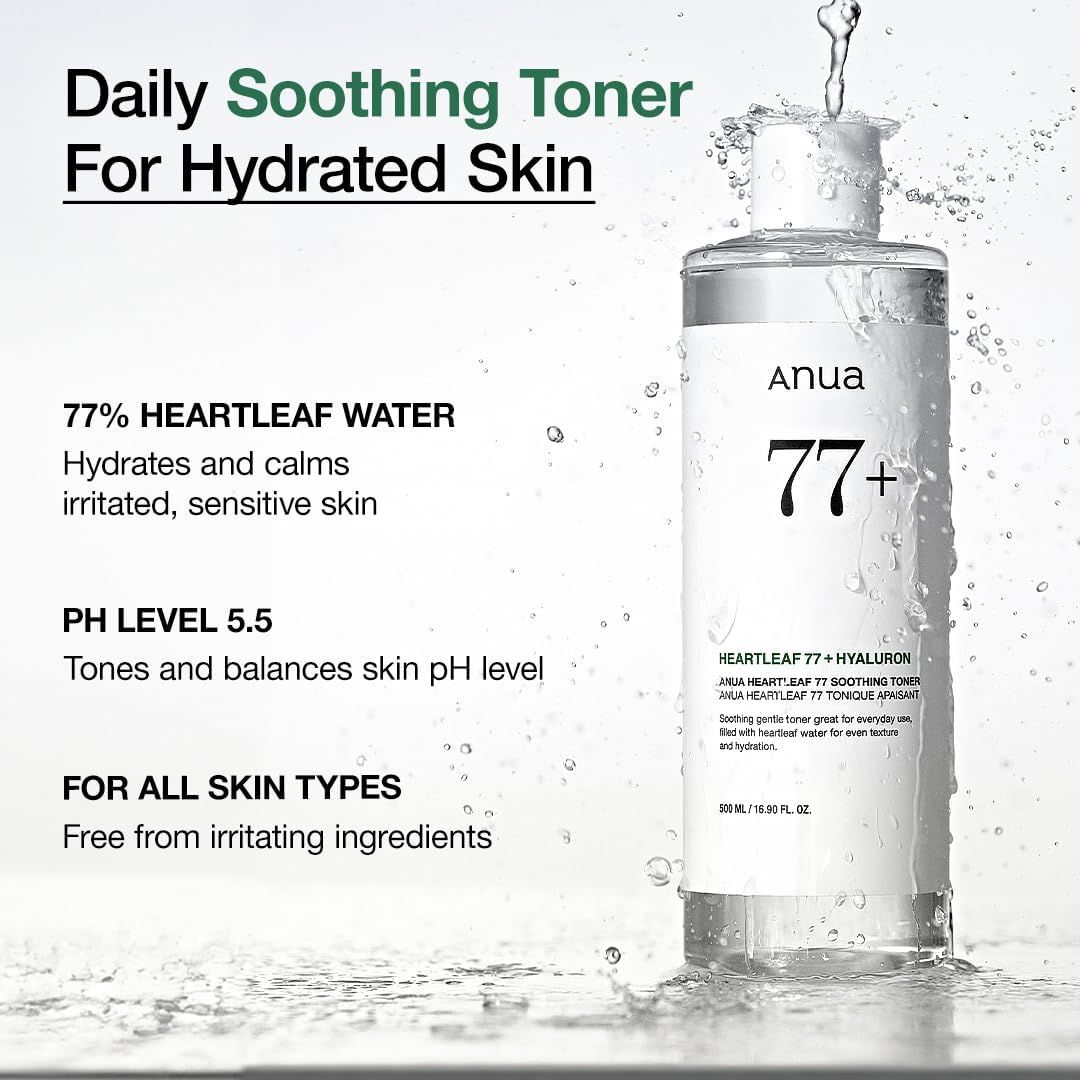 ANUA HEARTLEAF 77% SOOTHING TONER-Flasche mit Wasser. Text: Daily Soothing Toner, For Hydrated Skin. 77% Heartleaf Water. pH 5.5. Für alle Hauttypen.