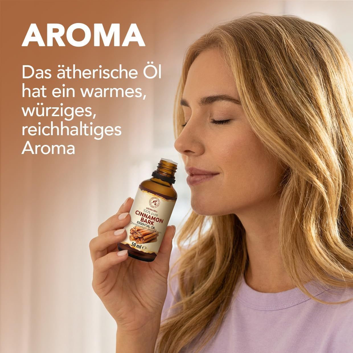 Flasche 100% reines Zimtrindenöl ätherisches Öl in Wald.