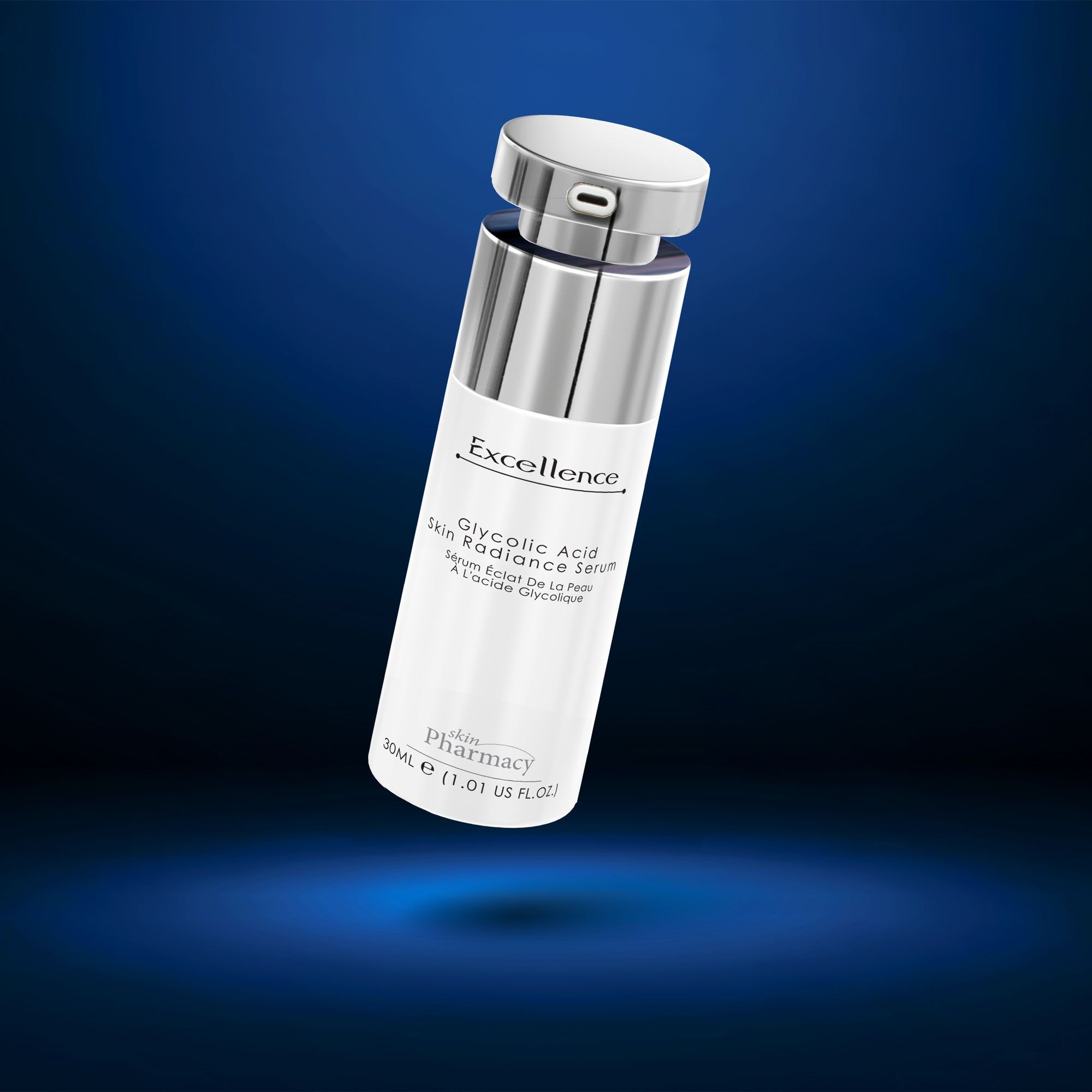 Weißes Serum mit silbernem Deckel. Aufschrift: Excellence, Glykolsäure Skin Radiance Serum, 30ml.