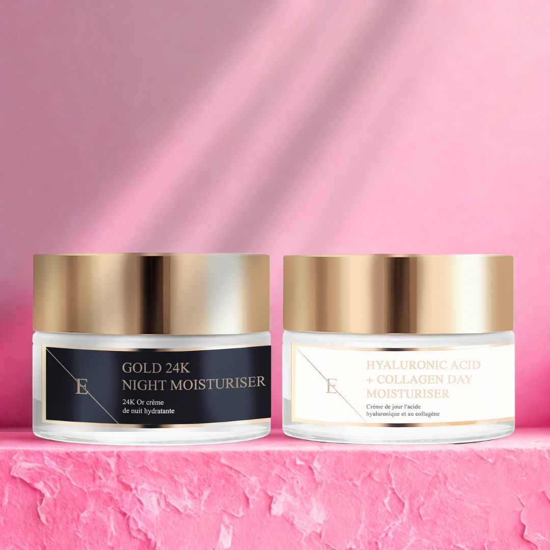 Zwei Cremetiegel mit goldenen Deckeln. Links: Gold 24K Night Moisturiser. Rechts: Hyaluronsäure + Collagen Day Moisturiser. Rosa Hintergrund.
