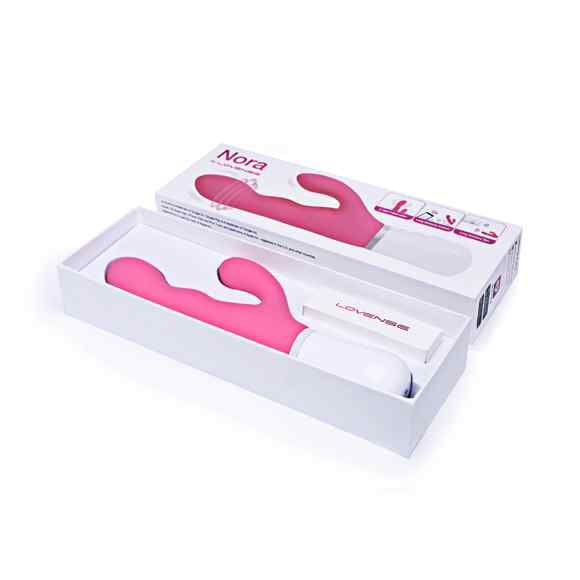 Geöffnete Verpackung mit rosa Vibrator und Bedienungsanleitung. Produktname 'Nora' auf der Verpackung.