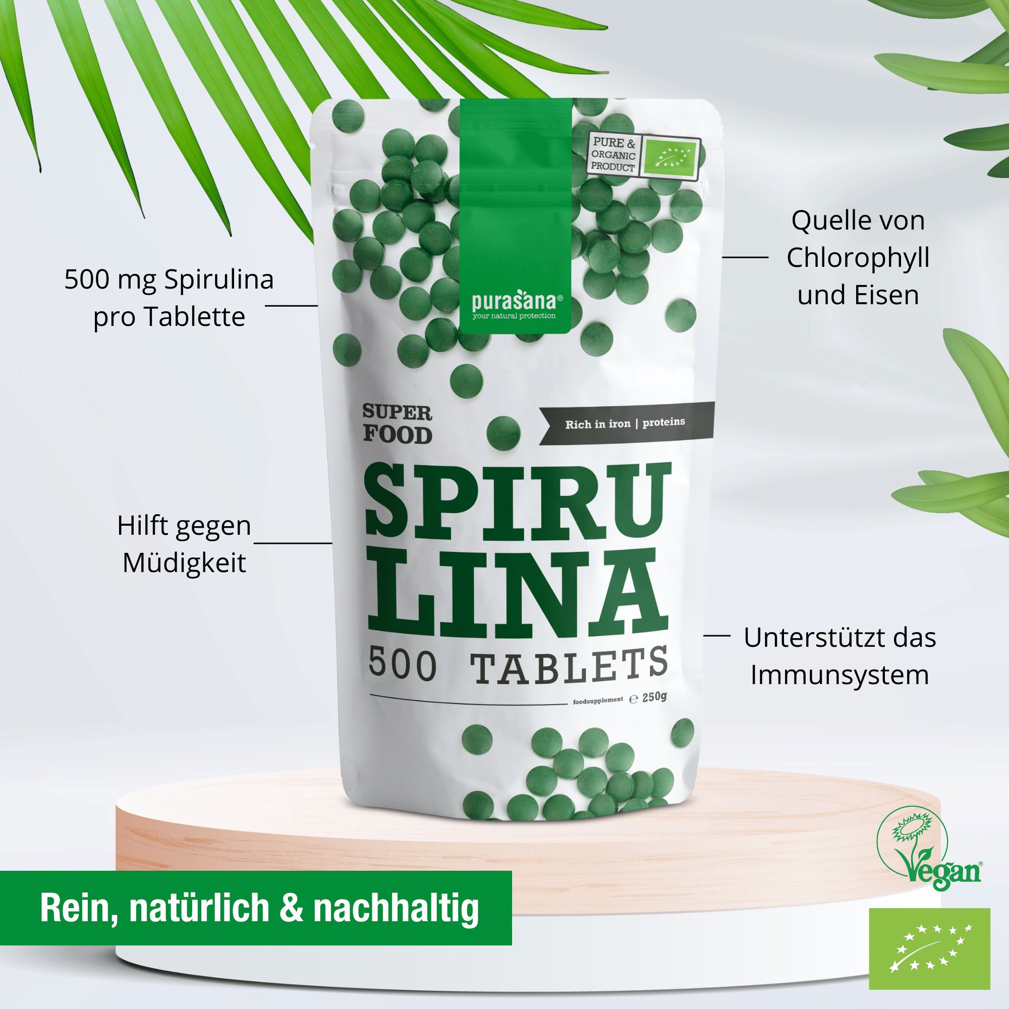 Beutel mit Spirulina-Tabletten. Aufschrift: Spirulina, 500 Tabletten. Bio-Siegel. Marke: Purasana. Text: Rein, natürlich & nachhaltig.