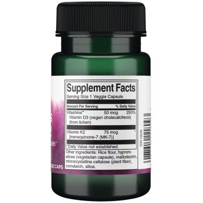 Rückseite einer grünen Flasche mit schwarzem Deckel. Etikett mit Nährwertangaben: Vitamin D3, K2.