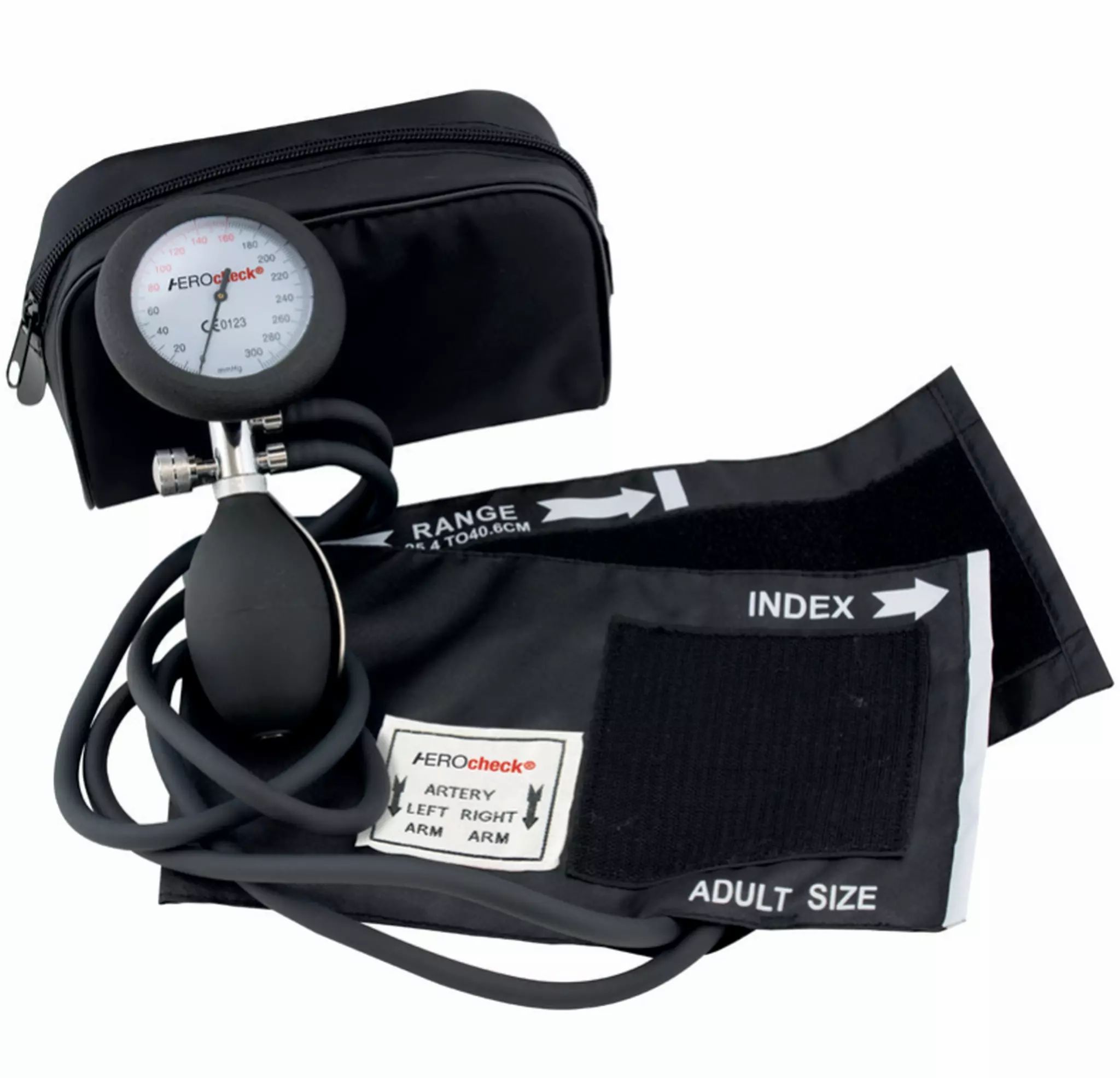 Schwarzes Blutdruckmessgerät mit Manschette, Manometer, Pumpe und Tasche. Auf der Manschette steht "ADULT SIZE" und "AEROcheck".