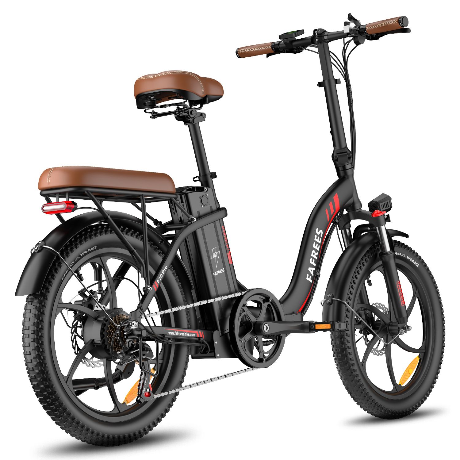 Schwarzes FAFREES F20 Pro Elektrofahrrad. Brauner Sattel, breite Reifen, roter Akzent. Dreiviertelansicht.