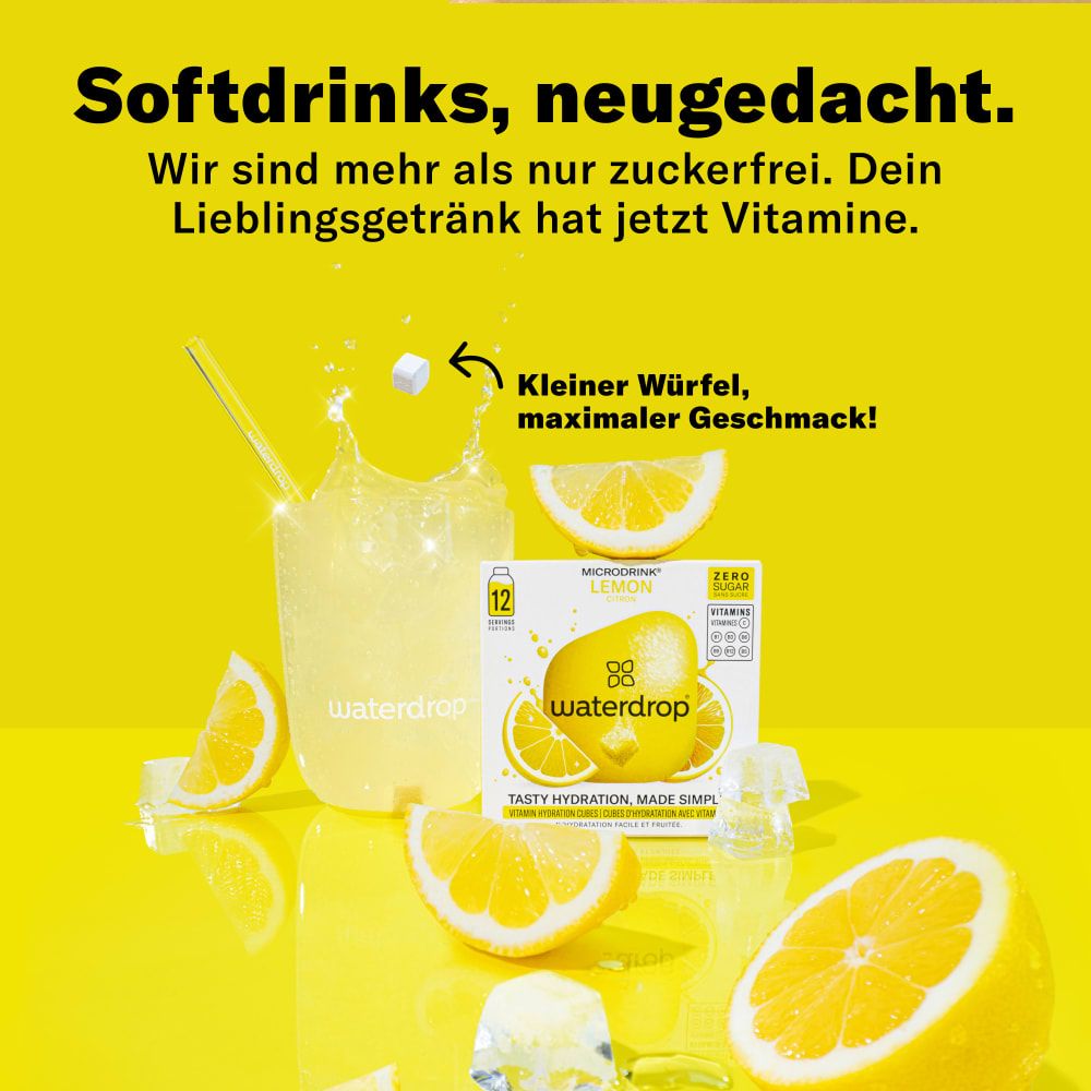 Glas mit Getränk und Eiswürfeln. Produktverpackung: Zitrone. Einzelne Würfel und Zitronenscheiben. Aufdruck: 12 Portionen.